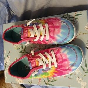 Women's size 6 Bob's from Skechers